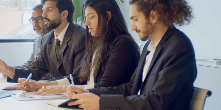 This article explains why AI-powered productivity tools—illustrated by examples like Readdy AI and Mindgrasp—matter now for knowledge workers facing information...