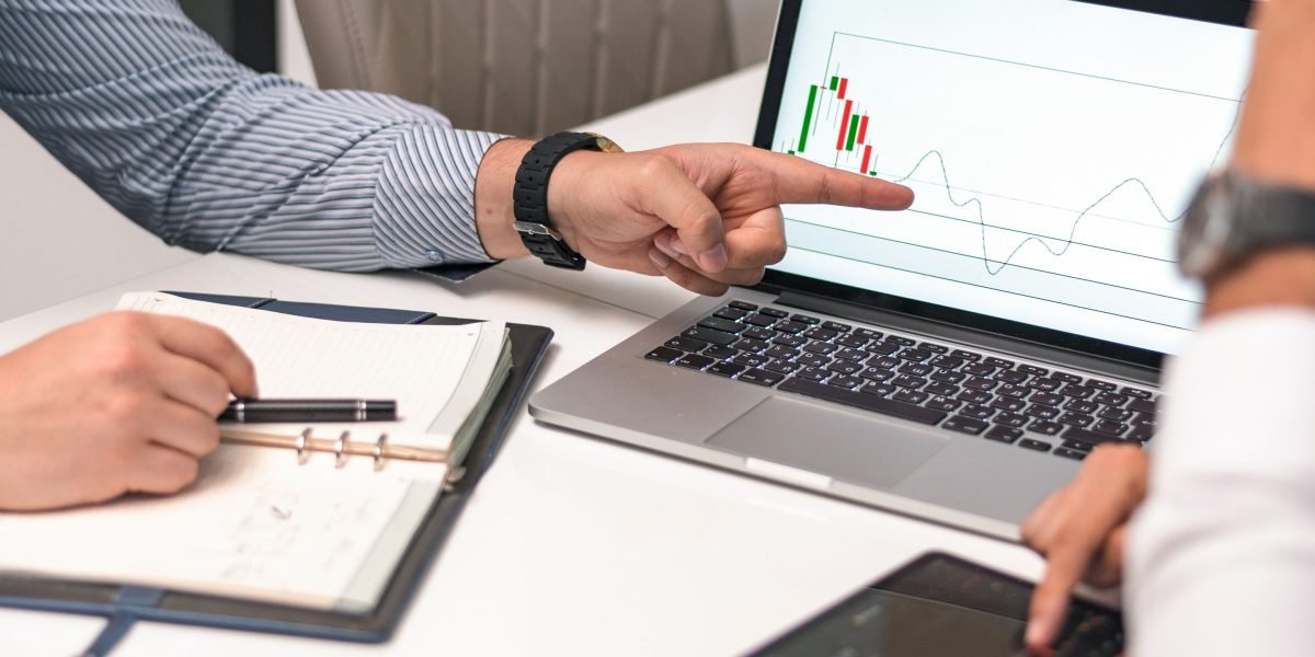 This article explains how to use a repeatable "framing tech" approach to turn the flood of new technologies into clear business decisions. It describes practica...