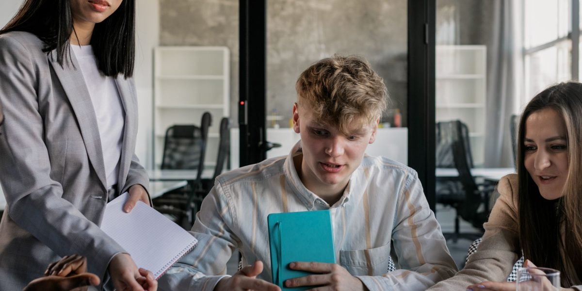A team collaborating effectively to manage changes and implement new AI tools within an organization.